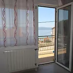 Azra Aparthotel