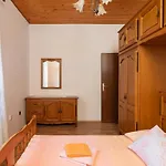 Aparthotel Azra 4*