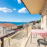 Azra Aparthotel
