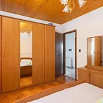 Azra Aparthotel