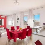 Azra Aparthotel