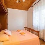 Azra Aparthotel 4*