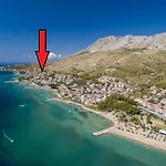 Azra Aparthotel