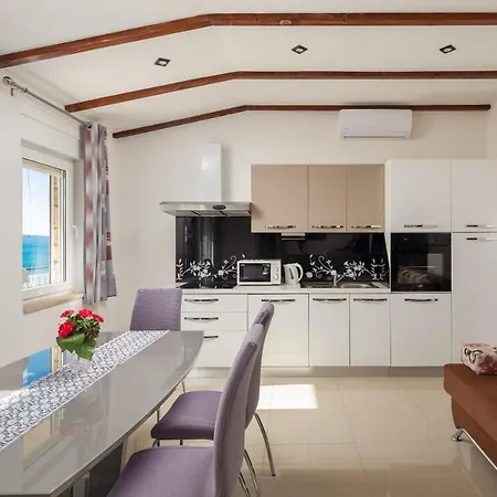 Apart Otel Azra