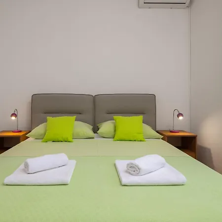 Aparthotel Azra 4*