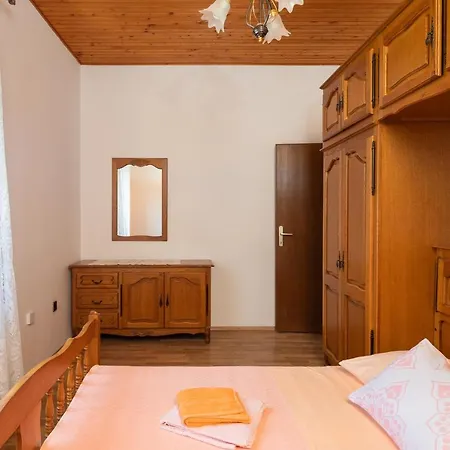 Aparthotel Azra *