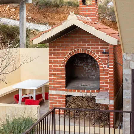 Azra Apartmanhotel Duće