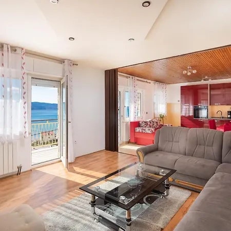 Apartmanhotel Azra 4*