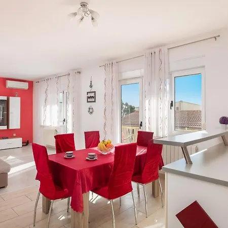 Azra Aparthotel