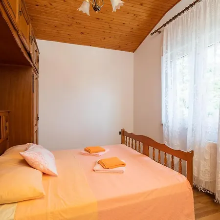 Azra Apartmanhotel 4*