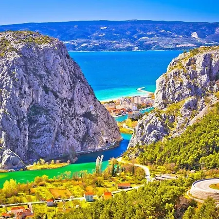 Azra Apartmanhotel 4*