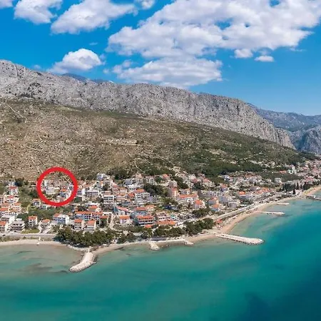 Azra Aparthotel
