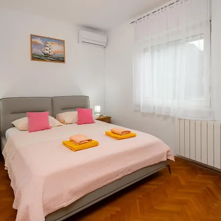 Azra Apartmanhotel