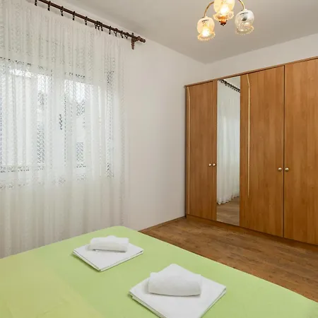 Aparthotel Azra