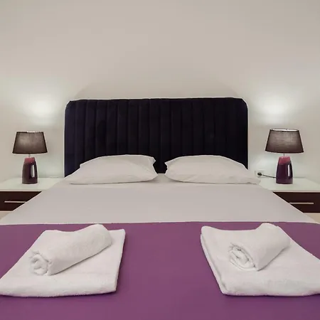 Azra Apartmanhotel Duće