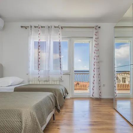 Apart-hotel Azra 4*