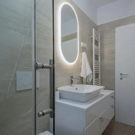 Azra 4* Duće