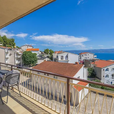 Apart-hotel Azra 4*