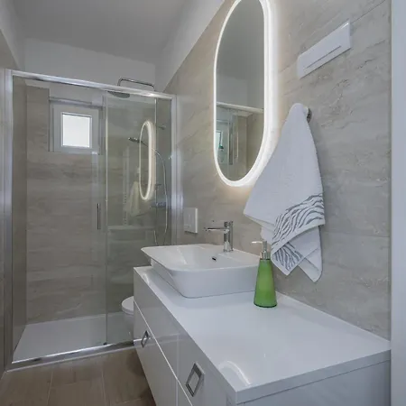 Apart-hotel Azra 4*
