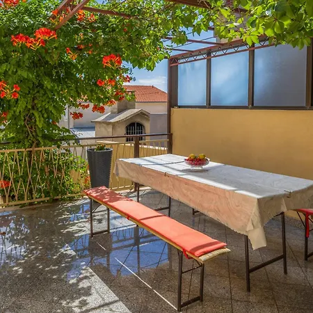 Apart-hotel Azra
